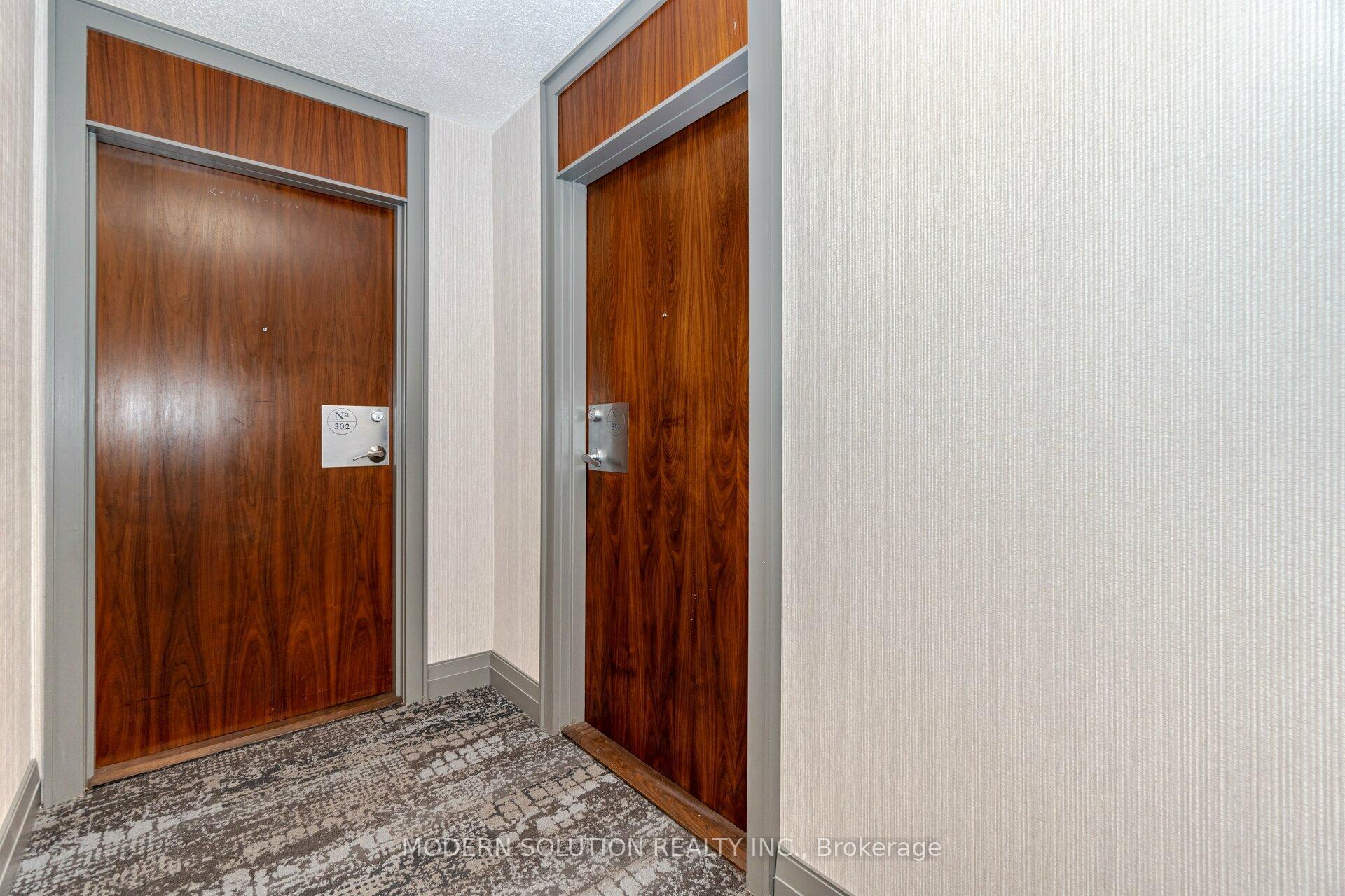2 Bedrooms Condo at 1 Elm, Mississauga For sale