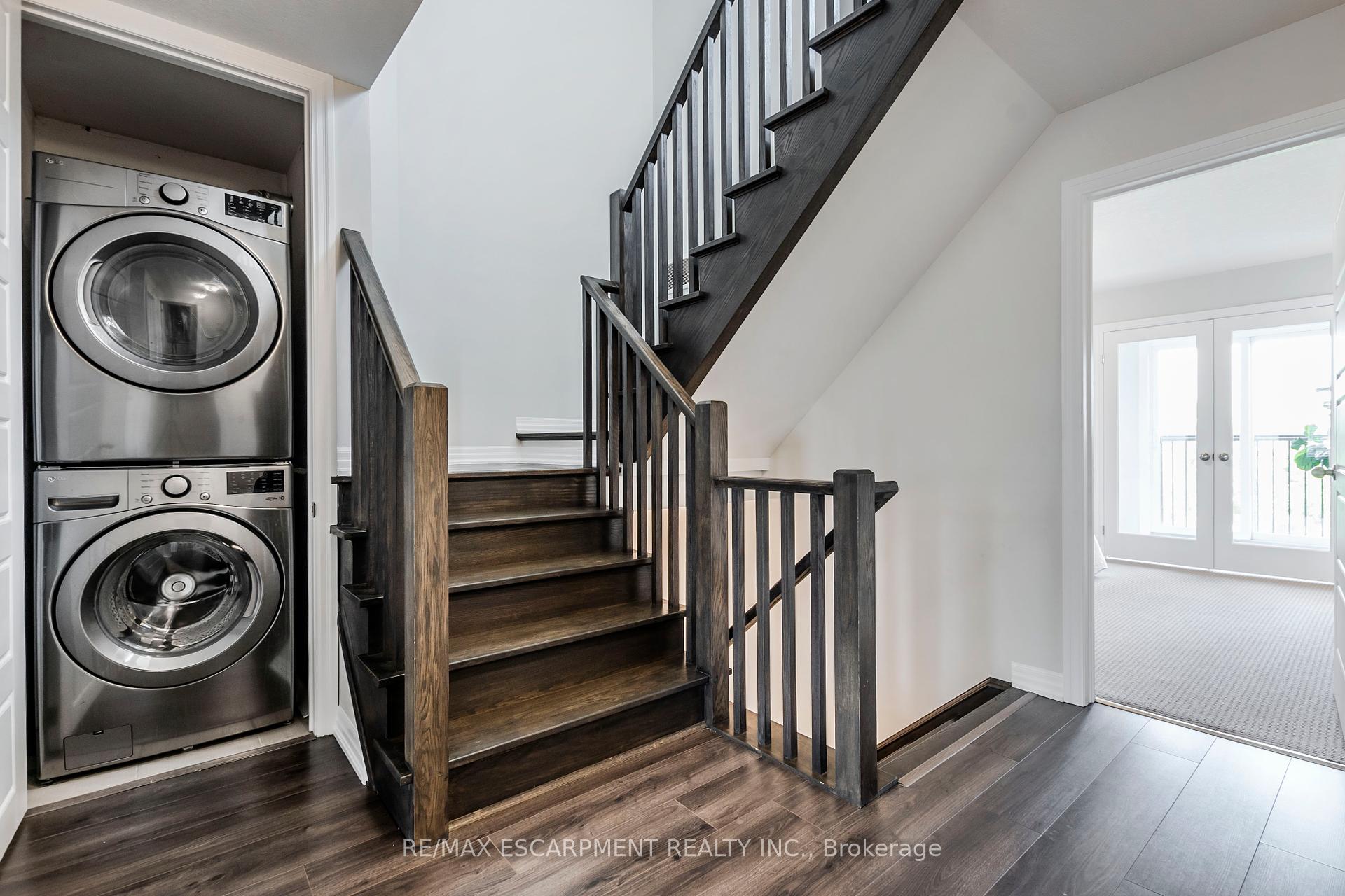 3 Bedrooms Condo at 290 Barton, Hamilton For sale