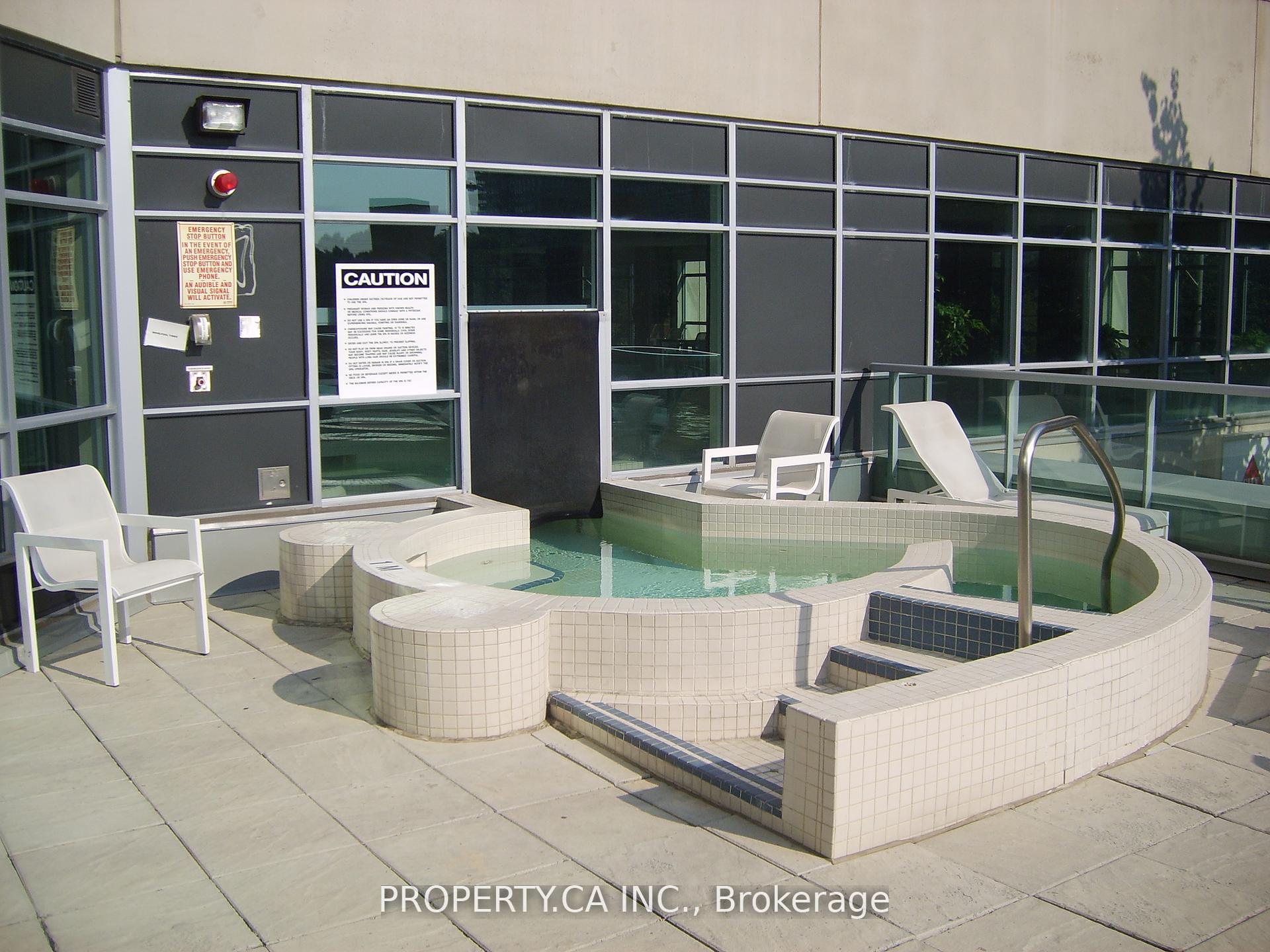 2 Bedrooms Condo at 33 Elm, Mississauga For sale