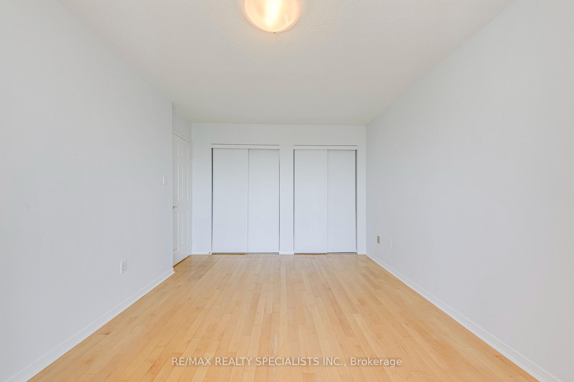 2 Bedrooms Condo at 2177 Burnhamthorpe, Mississauga For sale