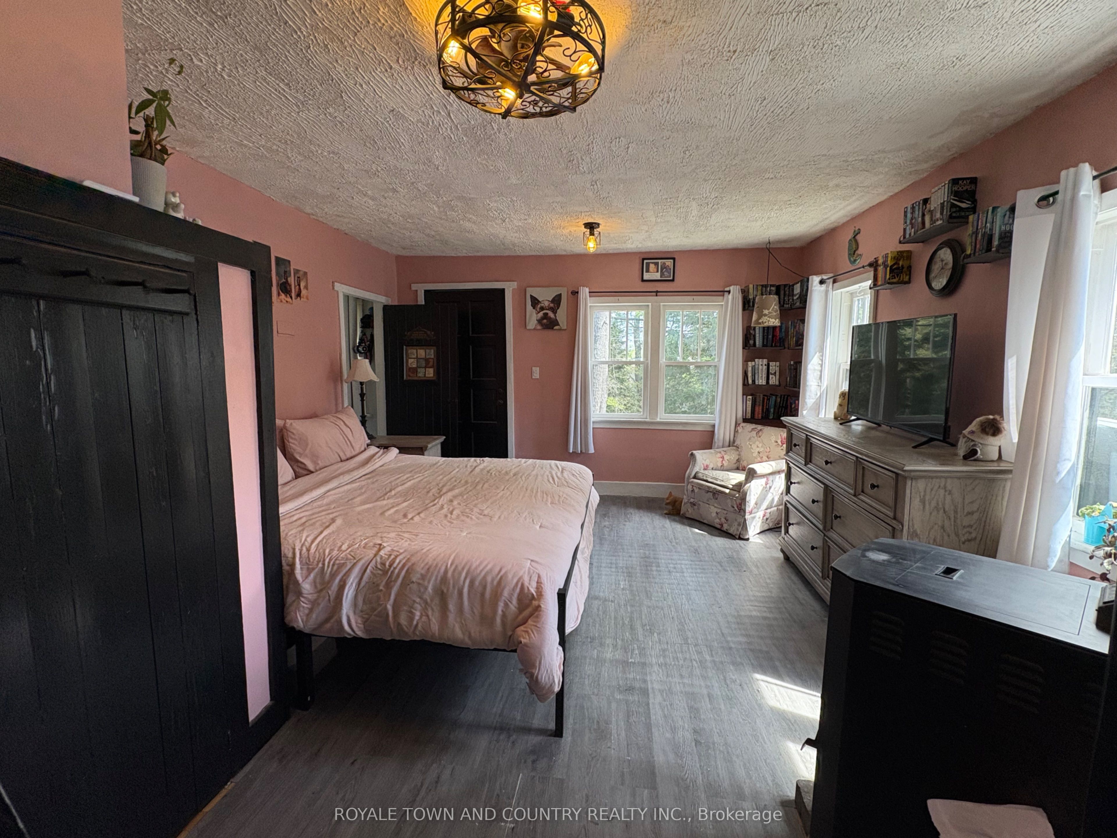 2094 592 Highway, Perry, ON P0A 1J0