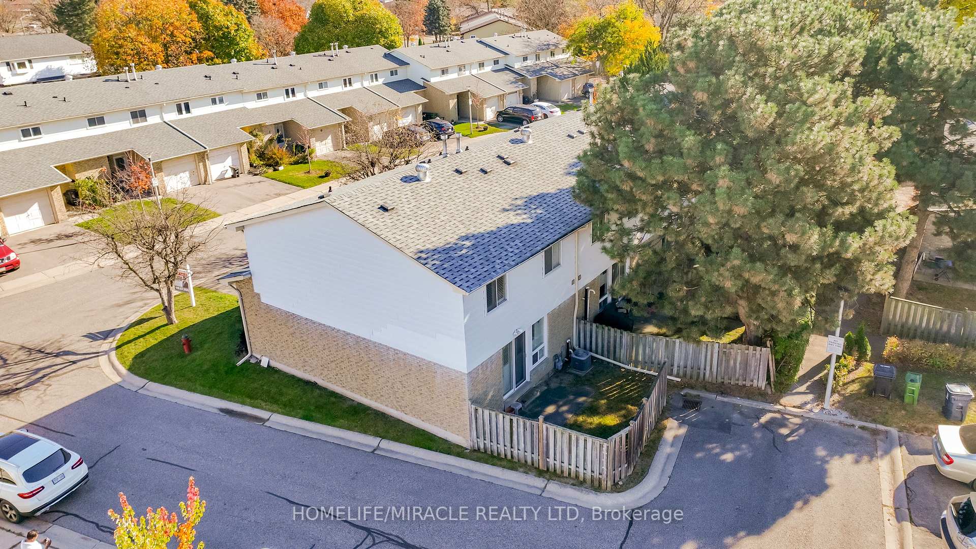 4 Bedrooms Condo at 50 Blackwell, Toronto For sale