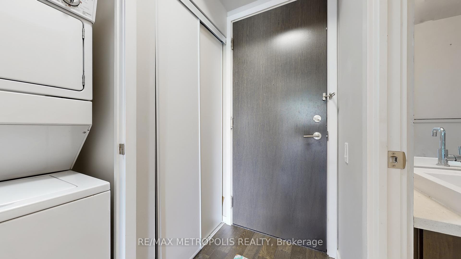 1 Bedroom Condo at 105 The Queensway, Toronto For sale