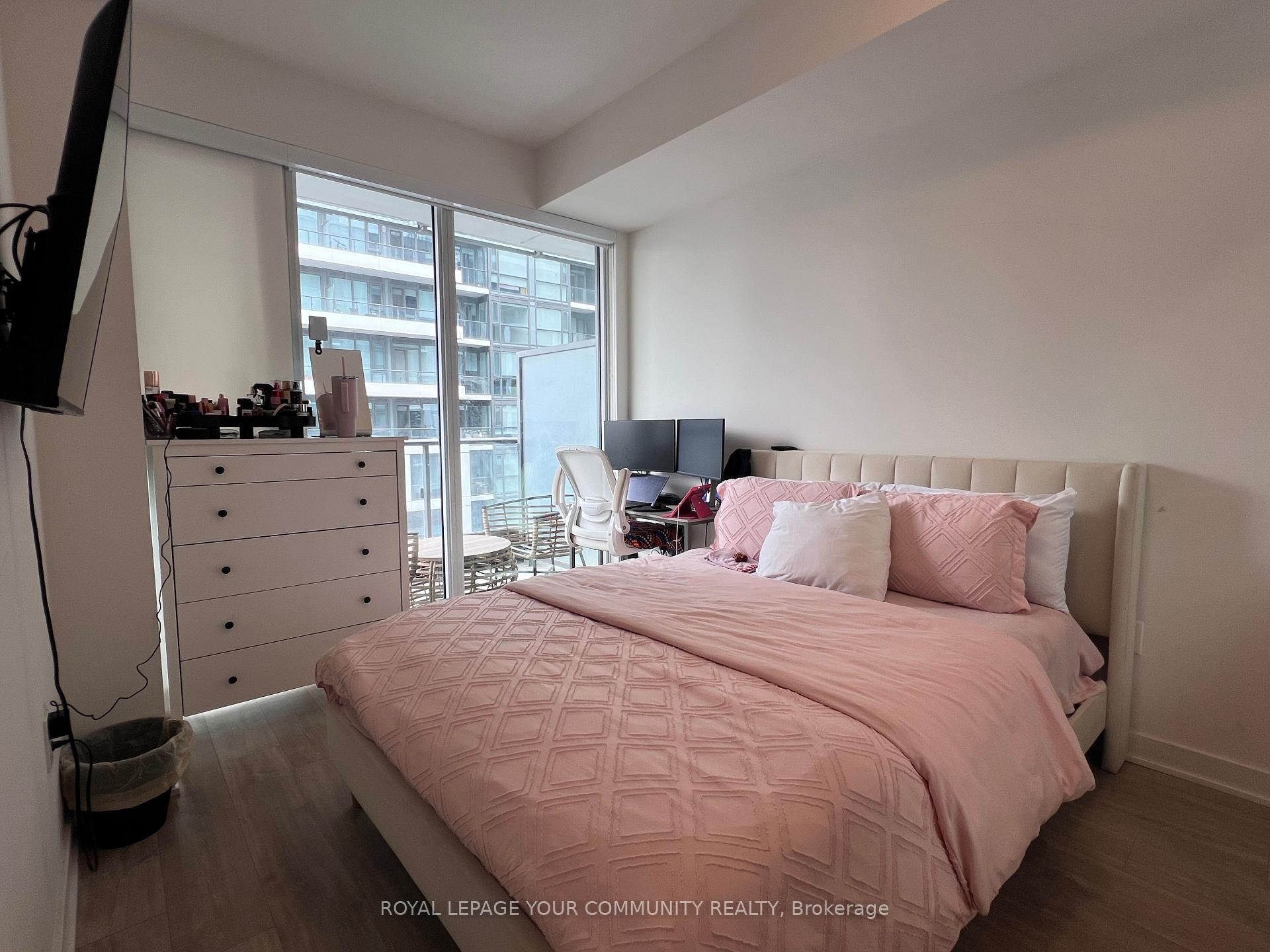 2 Bedrooms Condo at 60 Princess,  Toronto For sale