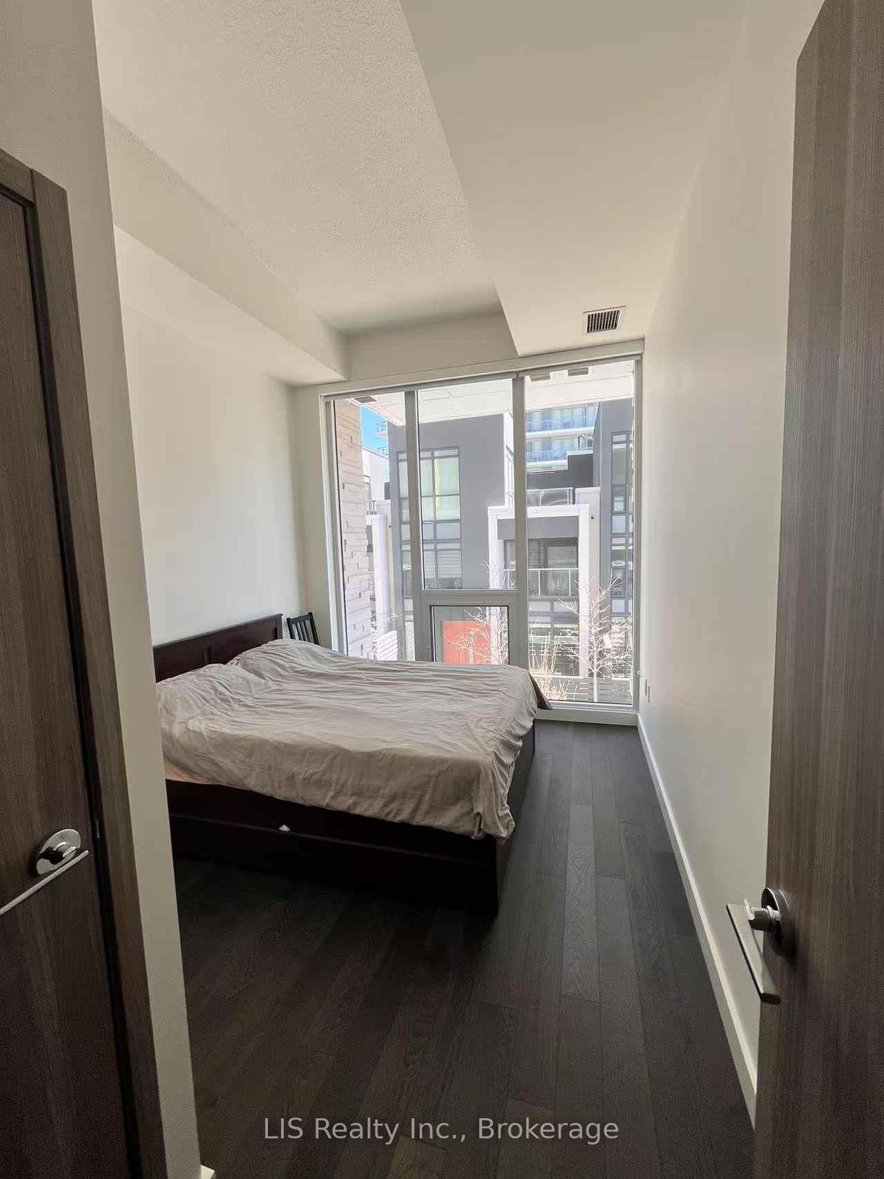 4 Bedrooms Condo at 95 Mcmahon,  Toronto For sale