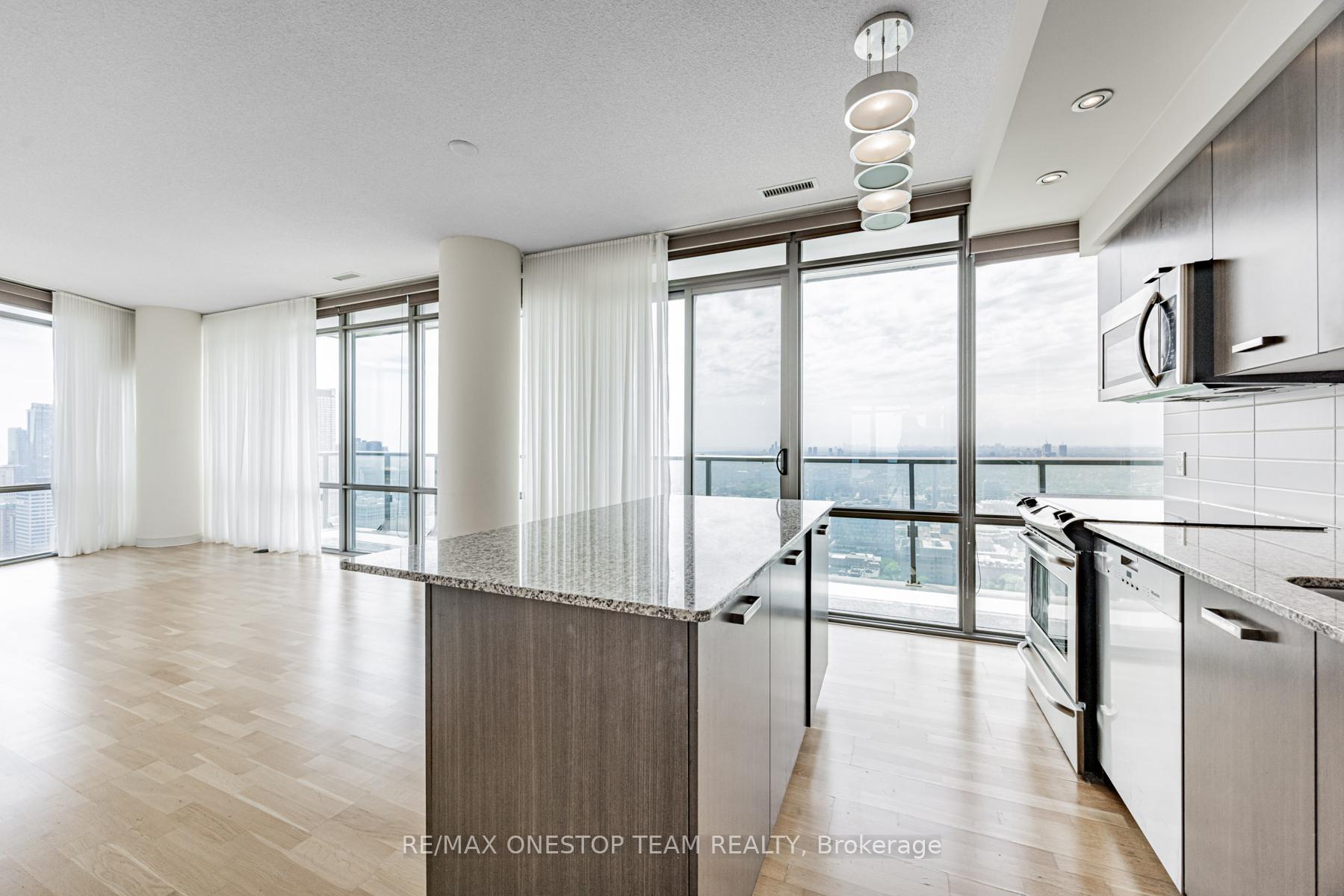 4 Bedrooms Condo at 832 Bay, Toronto For sale