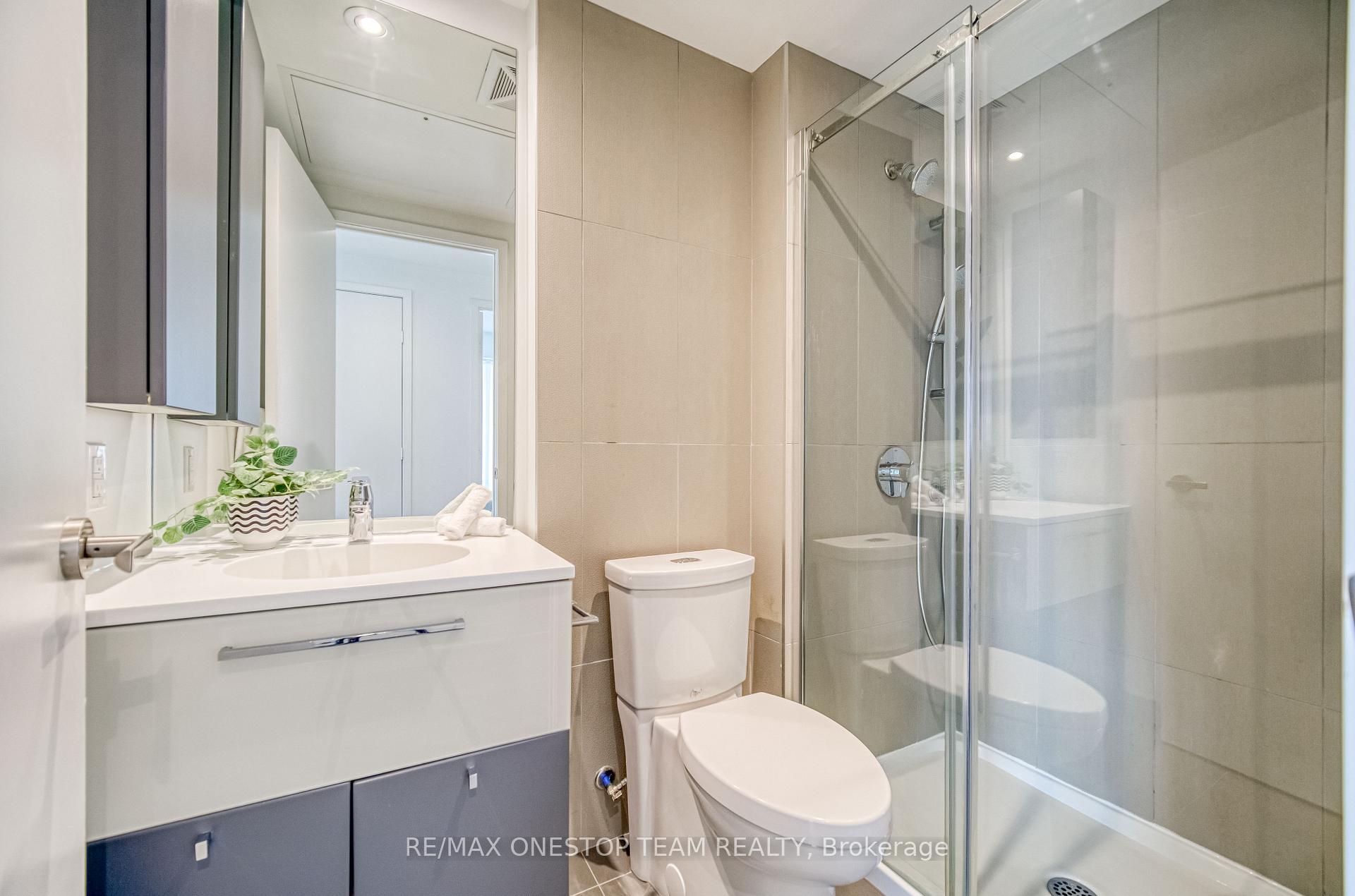 1 Bedroom Condo at 15 Grenville, Toronto For sale