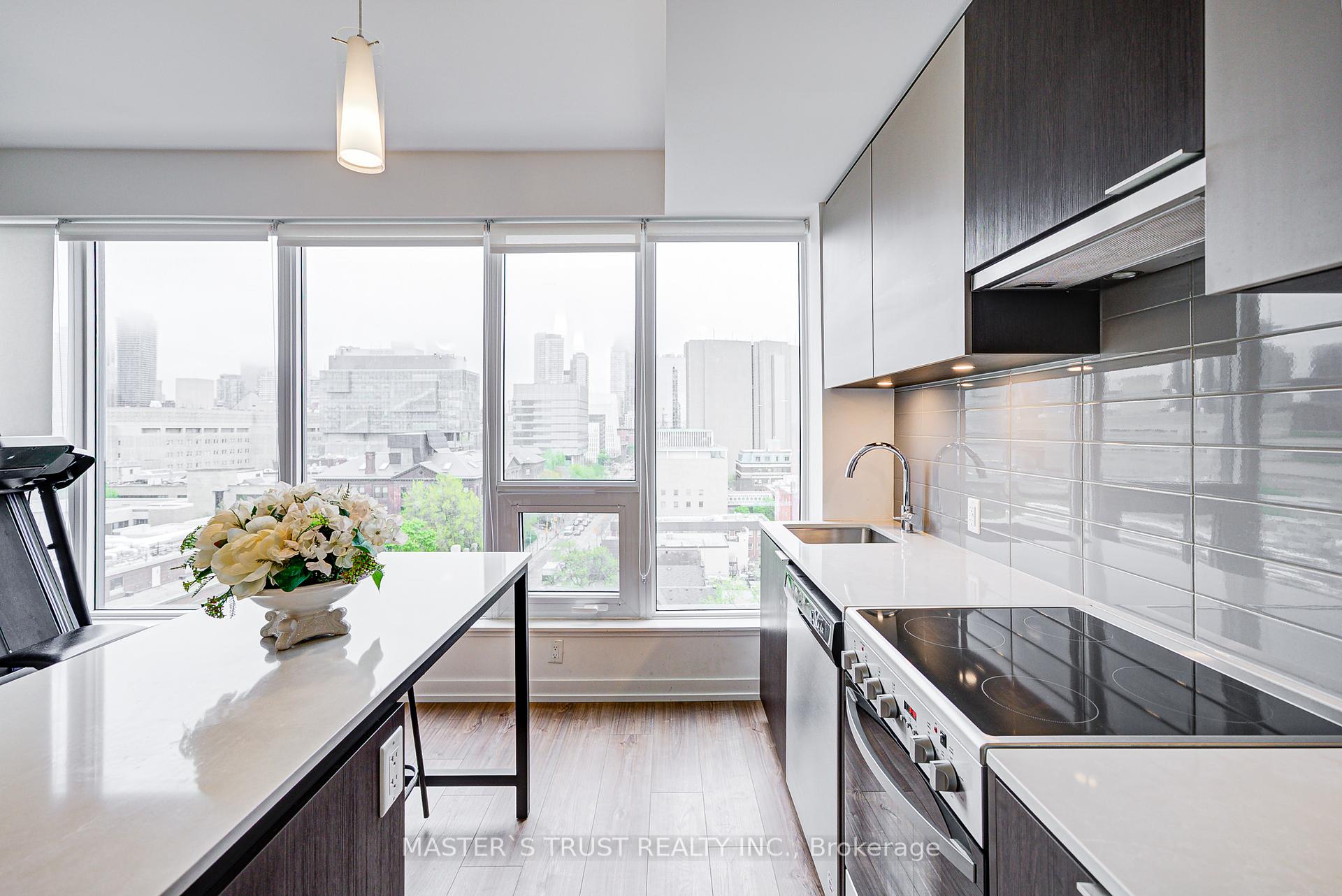 2 Bedrooms Condo at 203 College, Toronto For sale