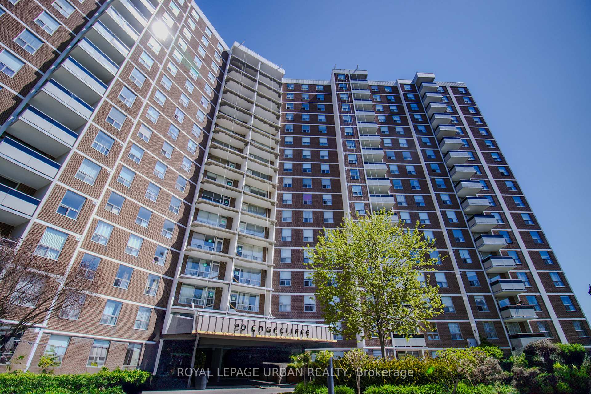 3 Bedrooms Condo at 20 Edgecliff, Toronto For sale