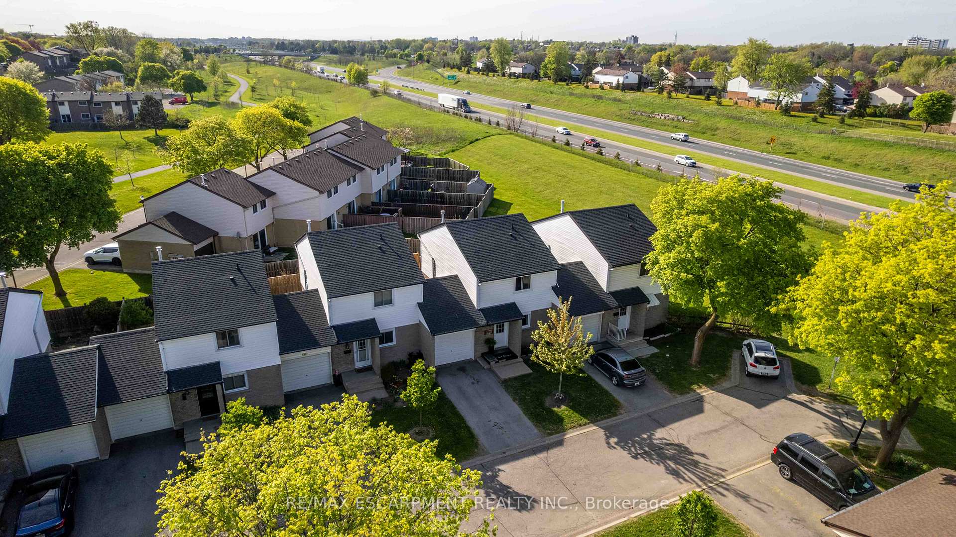 3 Bedrooms Condo at 1190 Upper Ottawa, Hamilton For sale