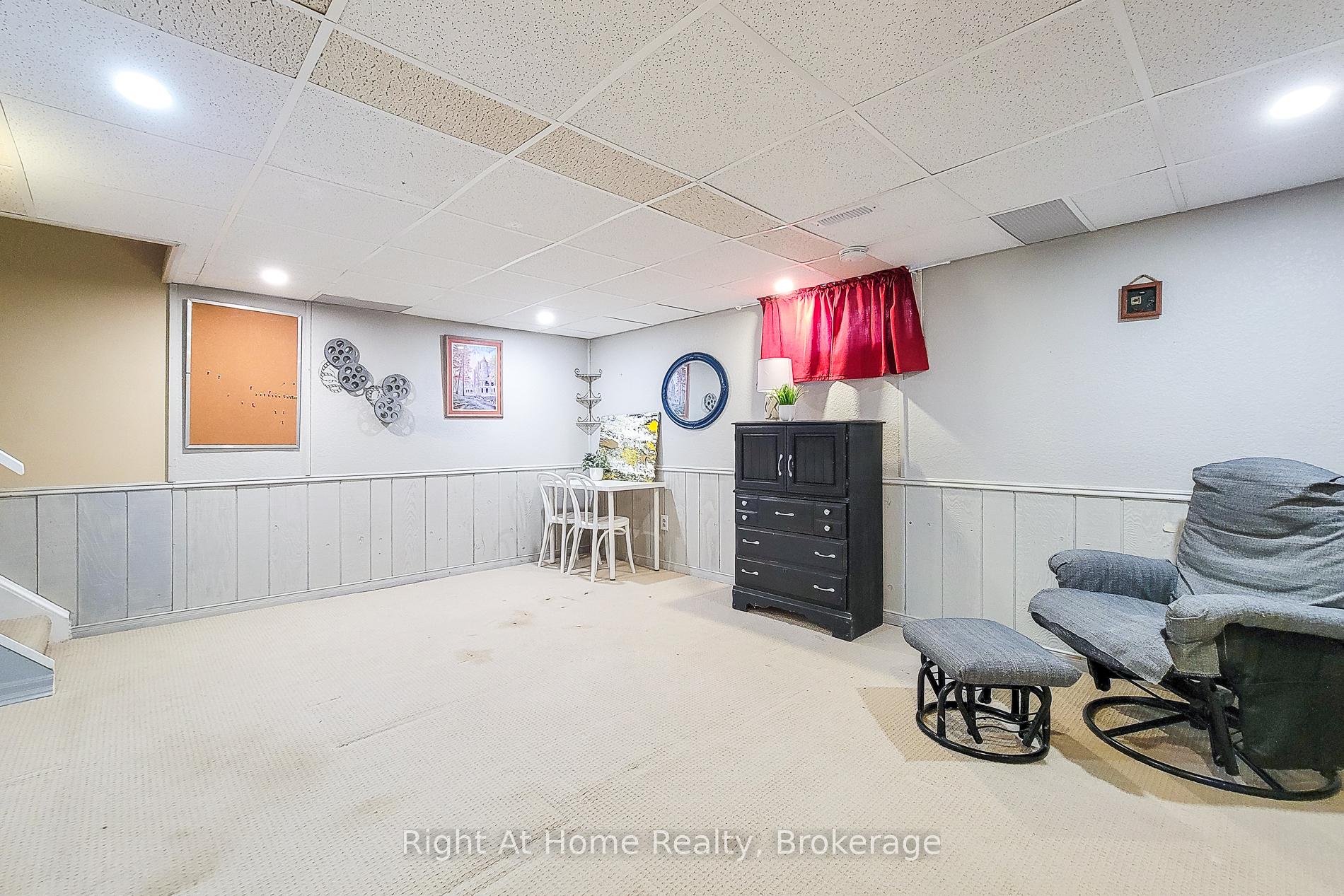 3 Bedrooms Condo at 8 Glenburn, Hamilton For sale