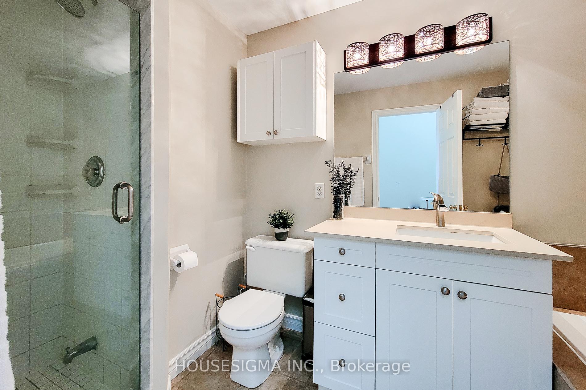 2 Bedrooms Condo at 3480 Upper Middle, Burlington For sale