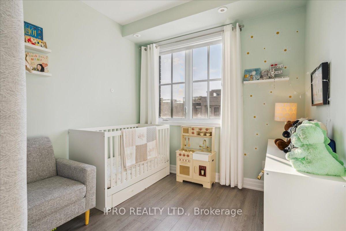 2 Bedrooms Condo at 652 Cricklewood, Mississauga For sale
