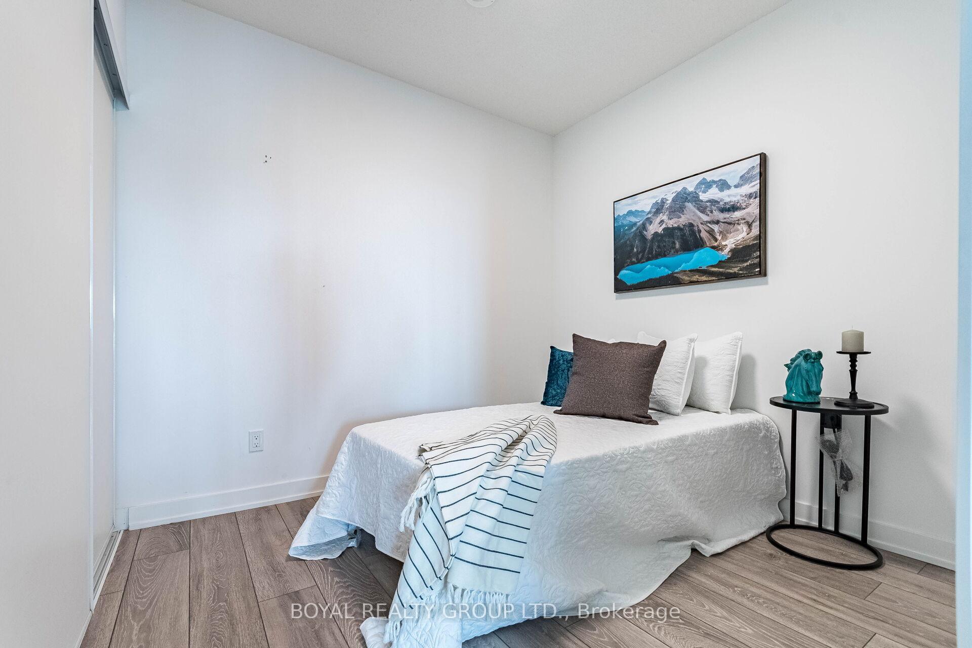 2 Bedrooms Condo at 3200 Dakota Common, Burlington For sale