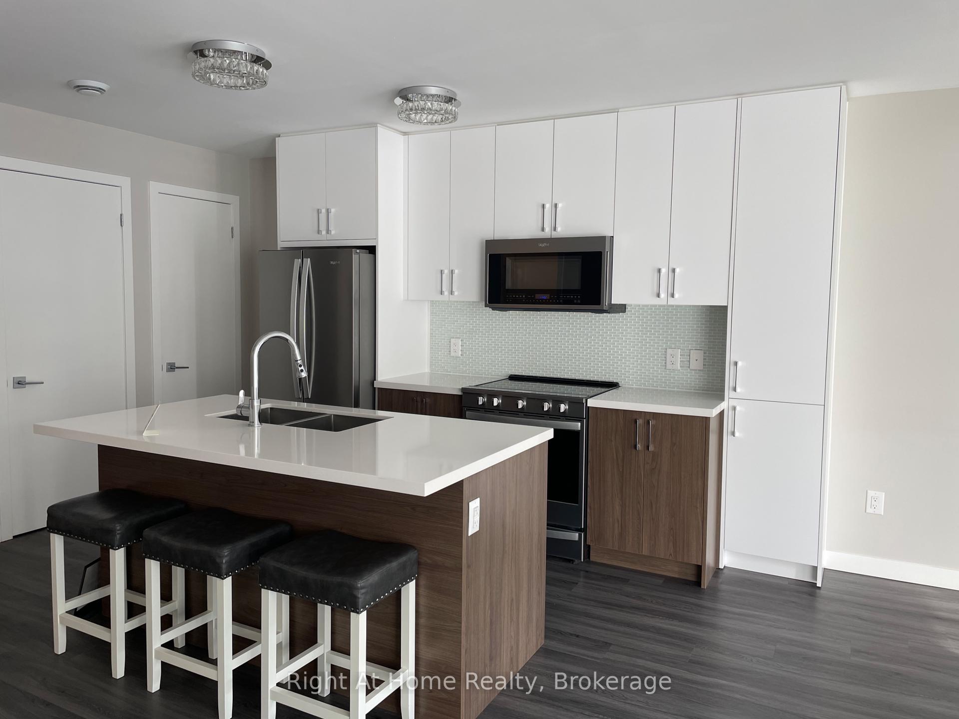 2 Bedrooms Condo at 455 Charlton, Hamilton For sale