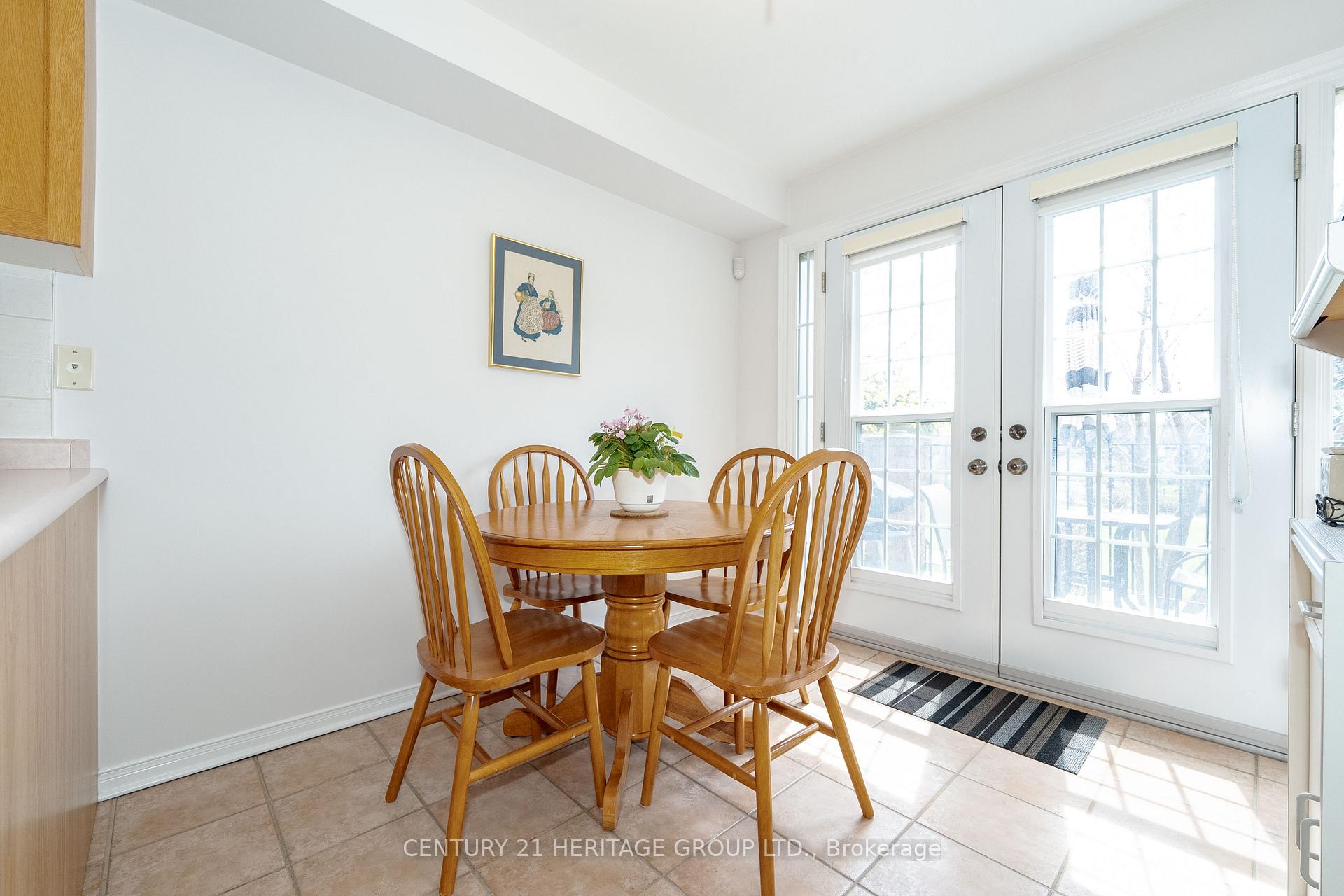 3 Bedrooms Condo at 124 Rory,  Toronto For sale