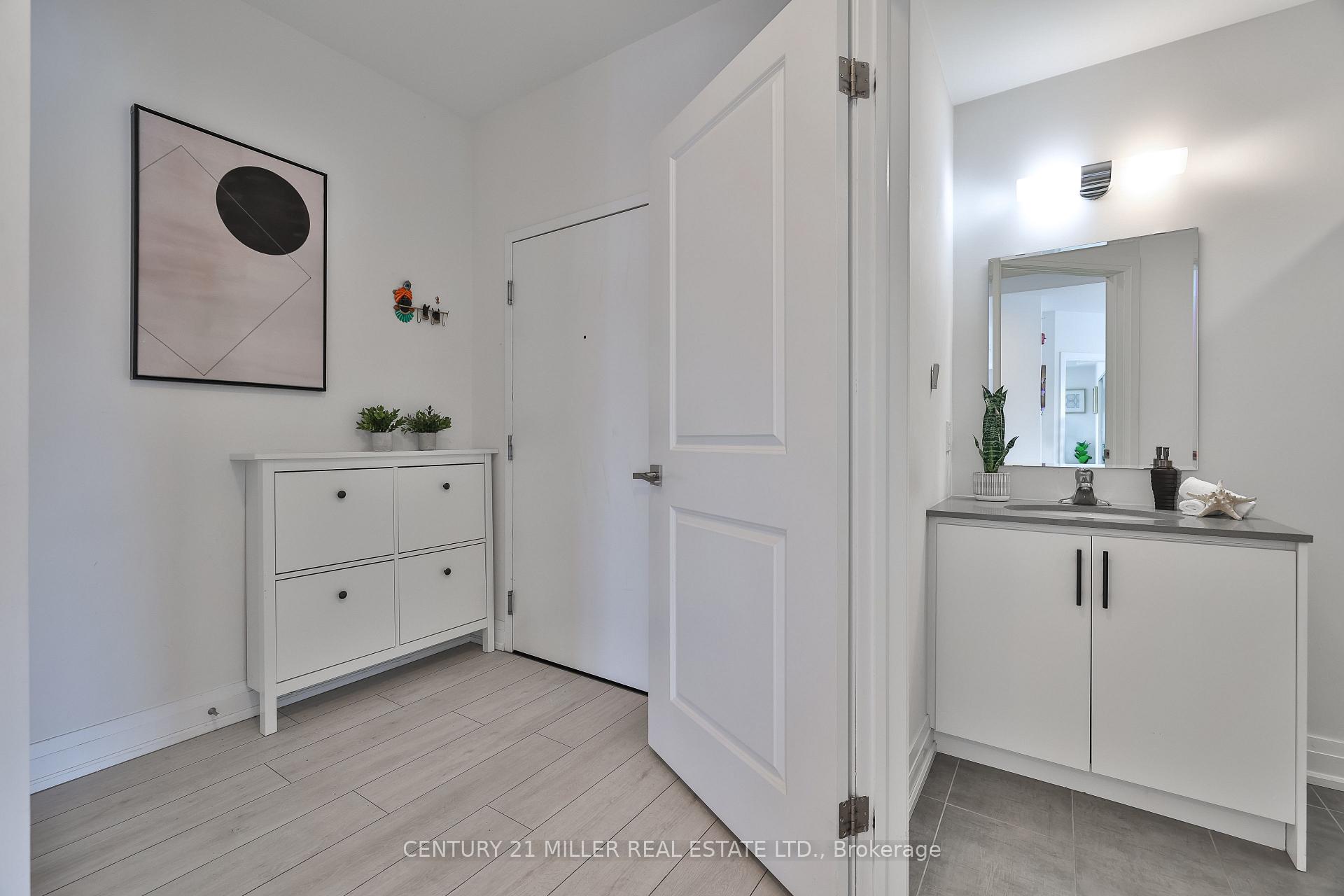 2 Bedrooms Condo at 4040 Upper Middle, Burlington For sale