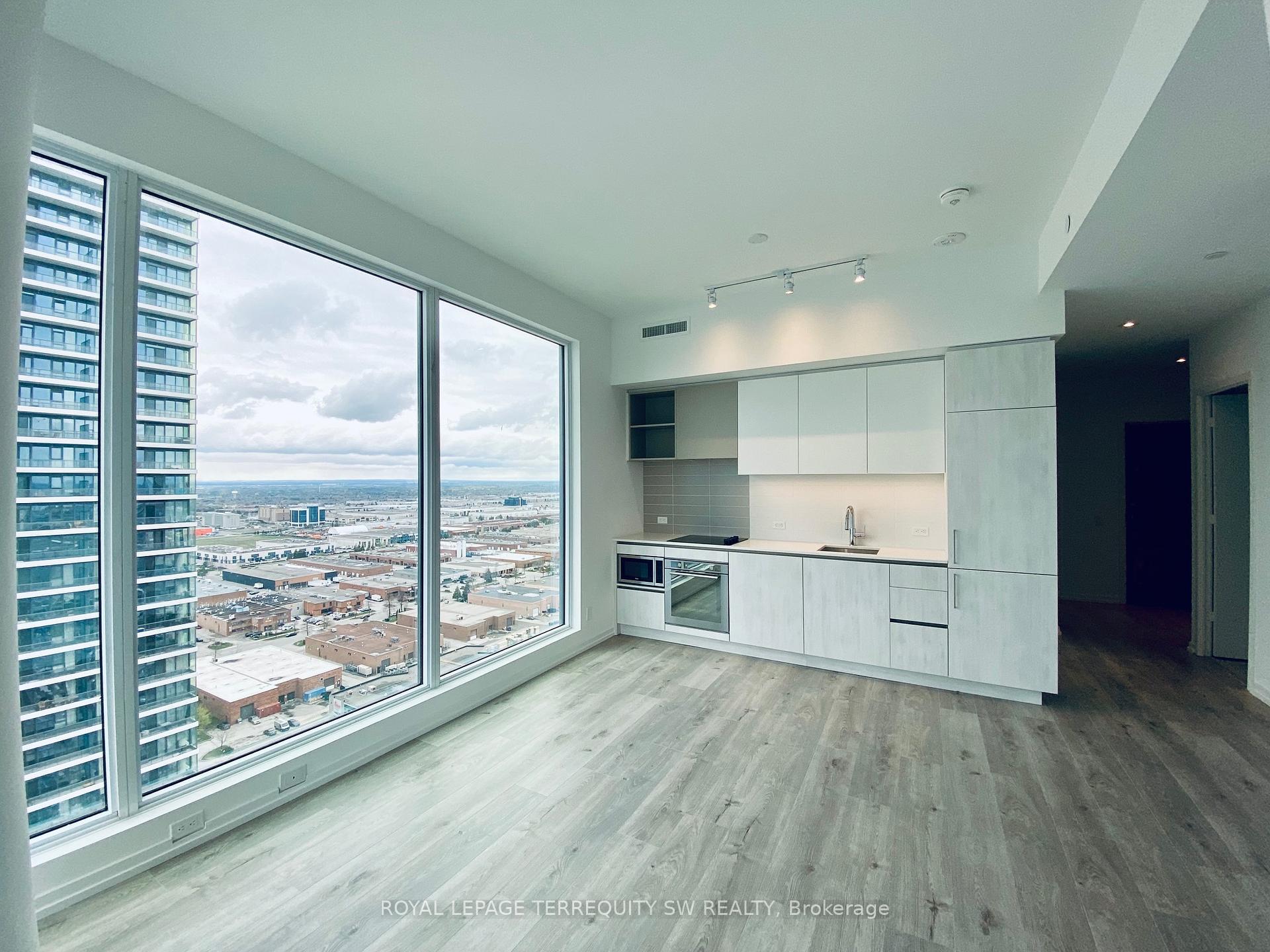 2 Bedrooms Condo at 1000 Portage,  Vaughan For sale