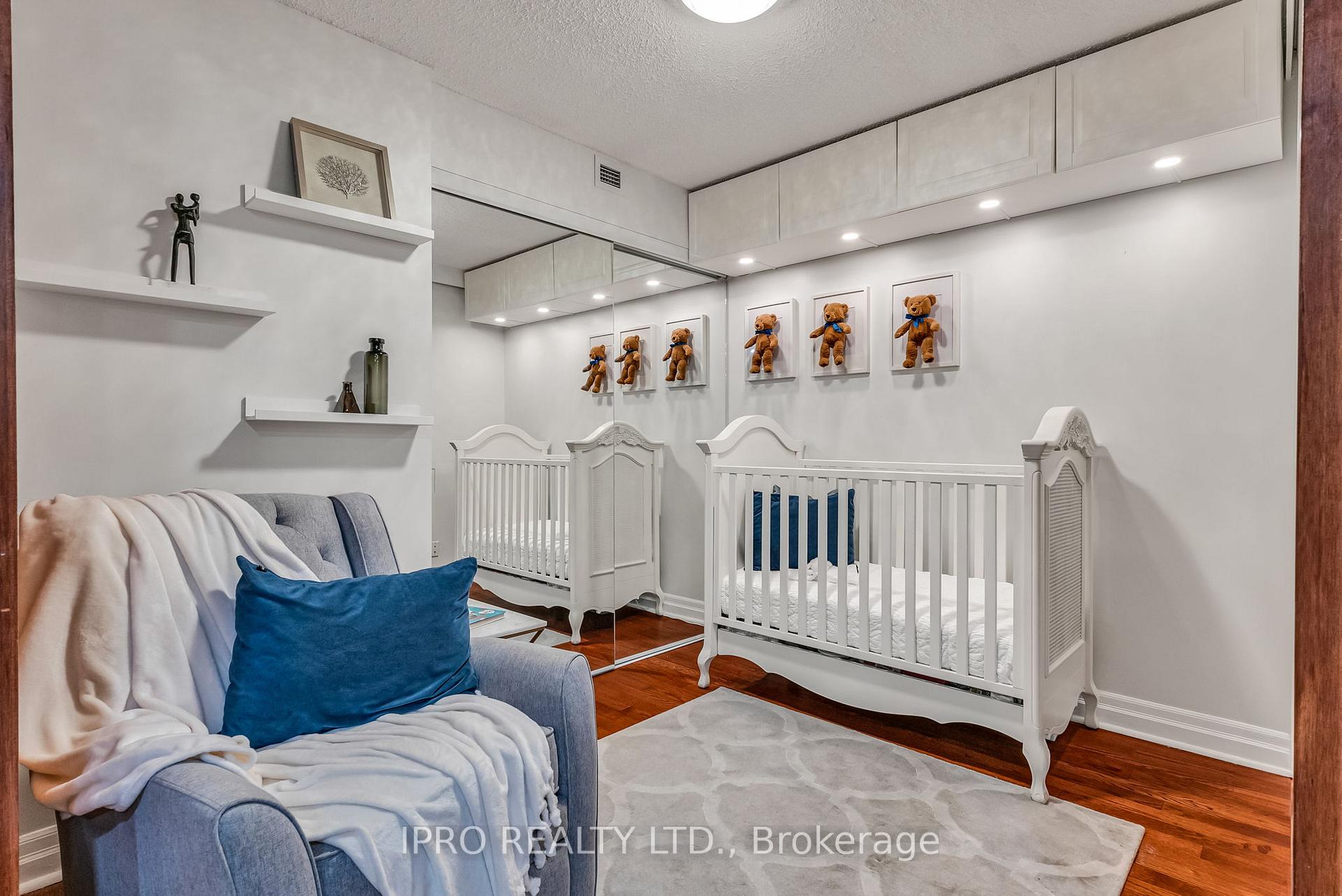 3 Bedrooms Condo at 500 Queens, Toronto For sale