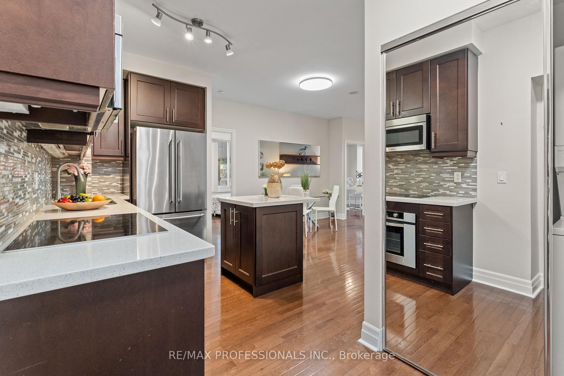 2 Bedrooms Condo at 35 Balmuto,  Toronto For sale