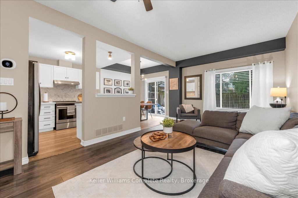 3 Bedrooms Condo at 6 Liddycoat,  Hamilton For sale
