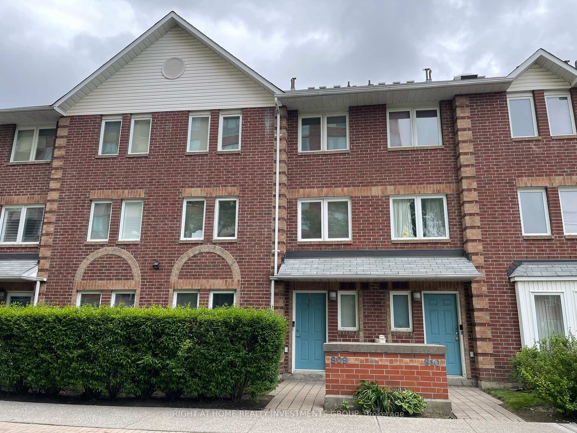 4 Bedrooms Condo at 900 Steeles, Vaughan For sale