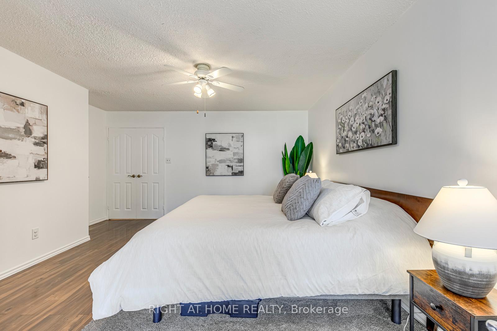 3 Bedrooms Condo at 1058 Falgarwood, Oakville For sale