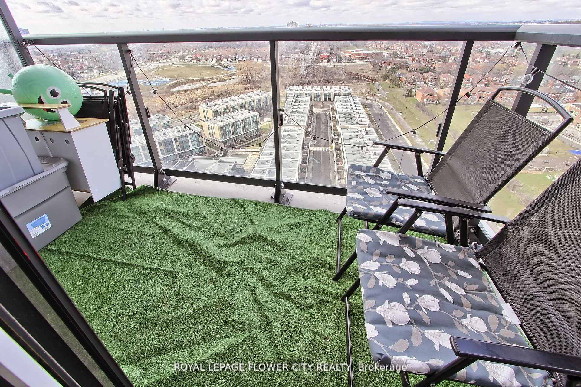 1 Bedroom Condo at 65 Watergarden, Mississauga For sale