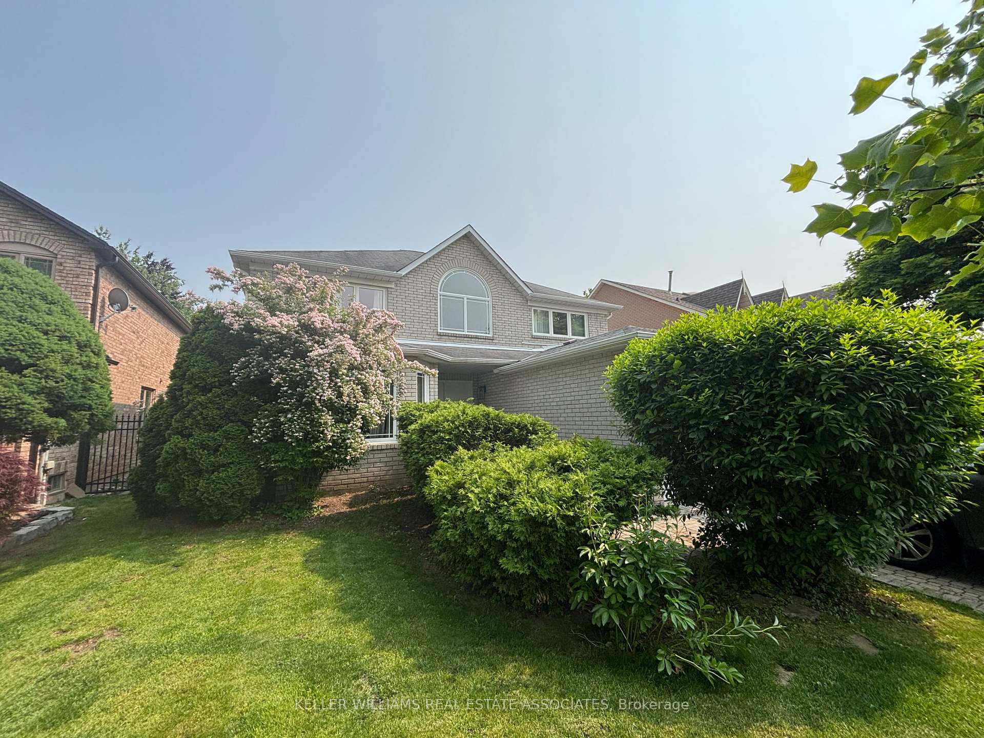 1202 Ballantry Road, Oakville, ON L6H 5M7