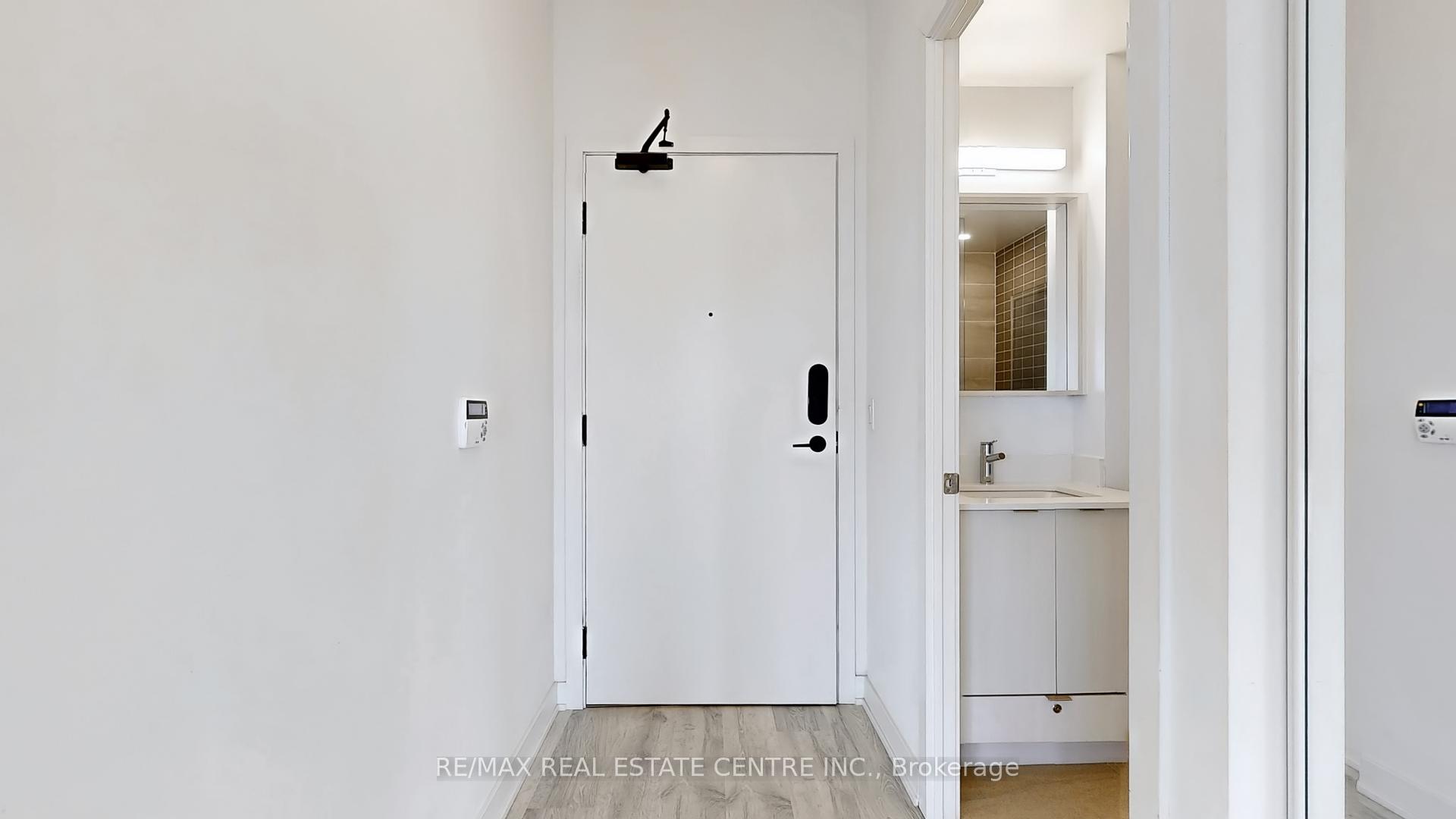 3 Bedrooms Condo at 4655 Metcalfe,  Mississauga For sale