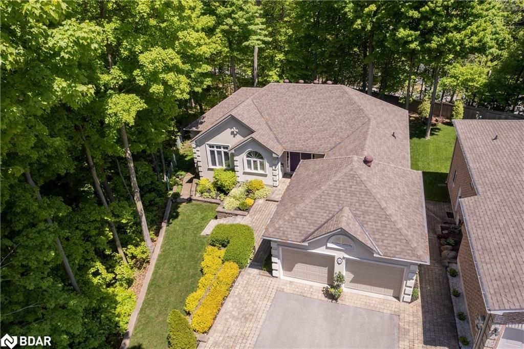 11 HOGAN Court Barrie Ontario L4M 6W7