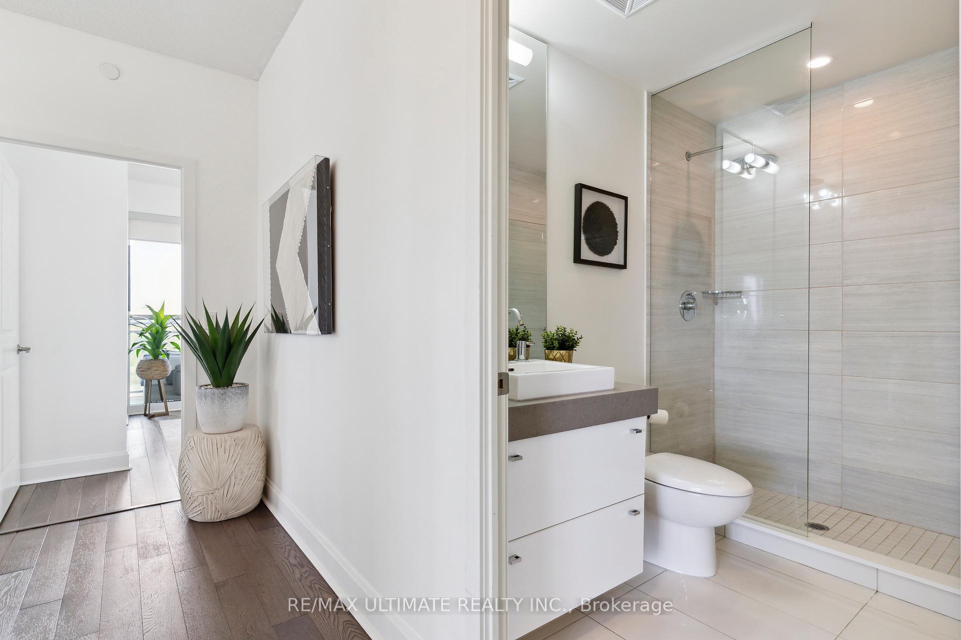 2 Bedrooms Condo at 33 Shore Breeze, Toronto For sale