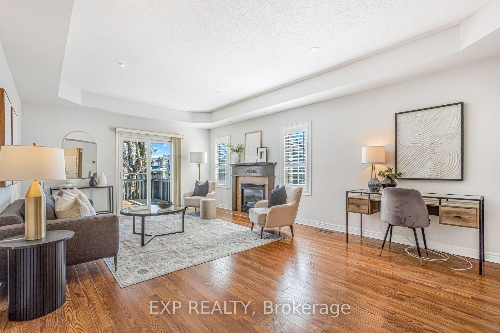 2 Bedrooms Condo at 34 Southbrook, Hamilton For sale