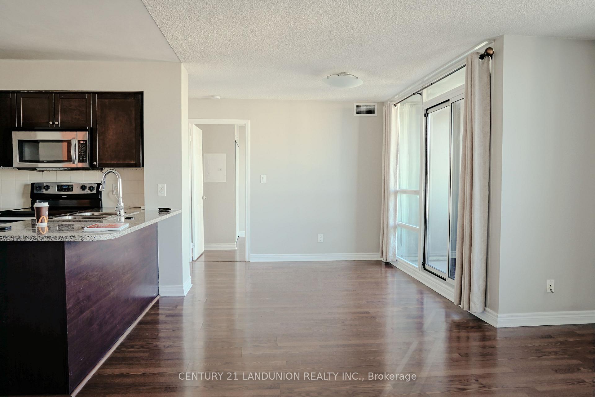 2 Bedrooms Condo at 208 Enfield, Mississauga For sale