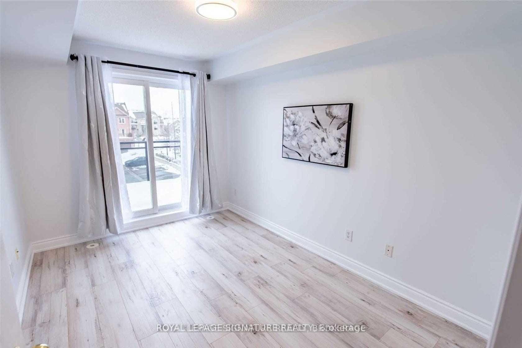 2 Bedrooms Condo at 4975 Southampton, Mississauga For sale