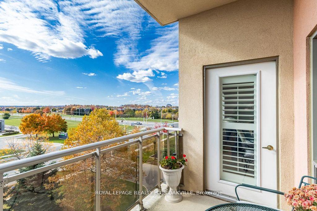 2 Bedrooms Condo at 1499 Nottinghill, Oakville For sale