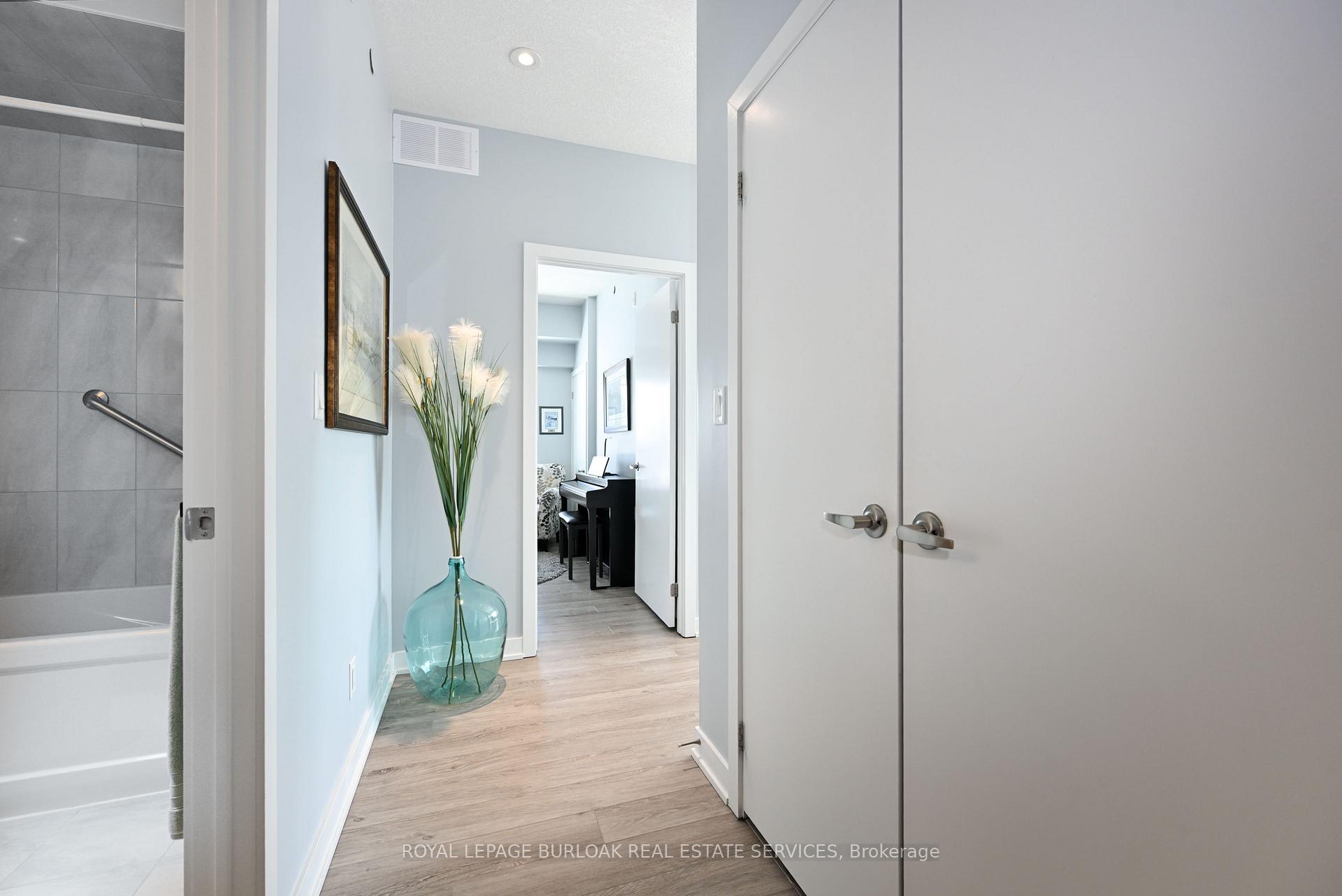 2 Bedrooms Condo at 16 Markle,  Hamilton For sale