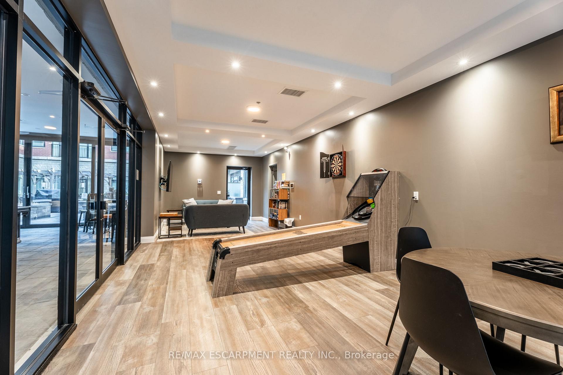 2 Bedrooms Condo at 1 Redfern, Hamilton For sale