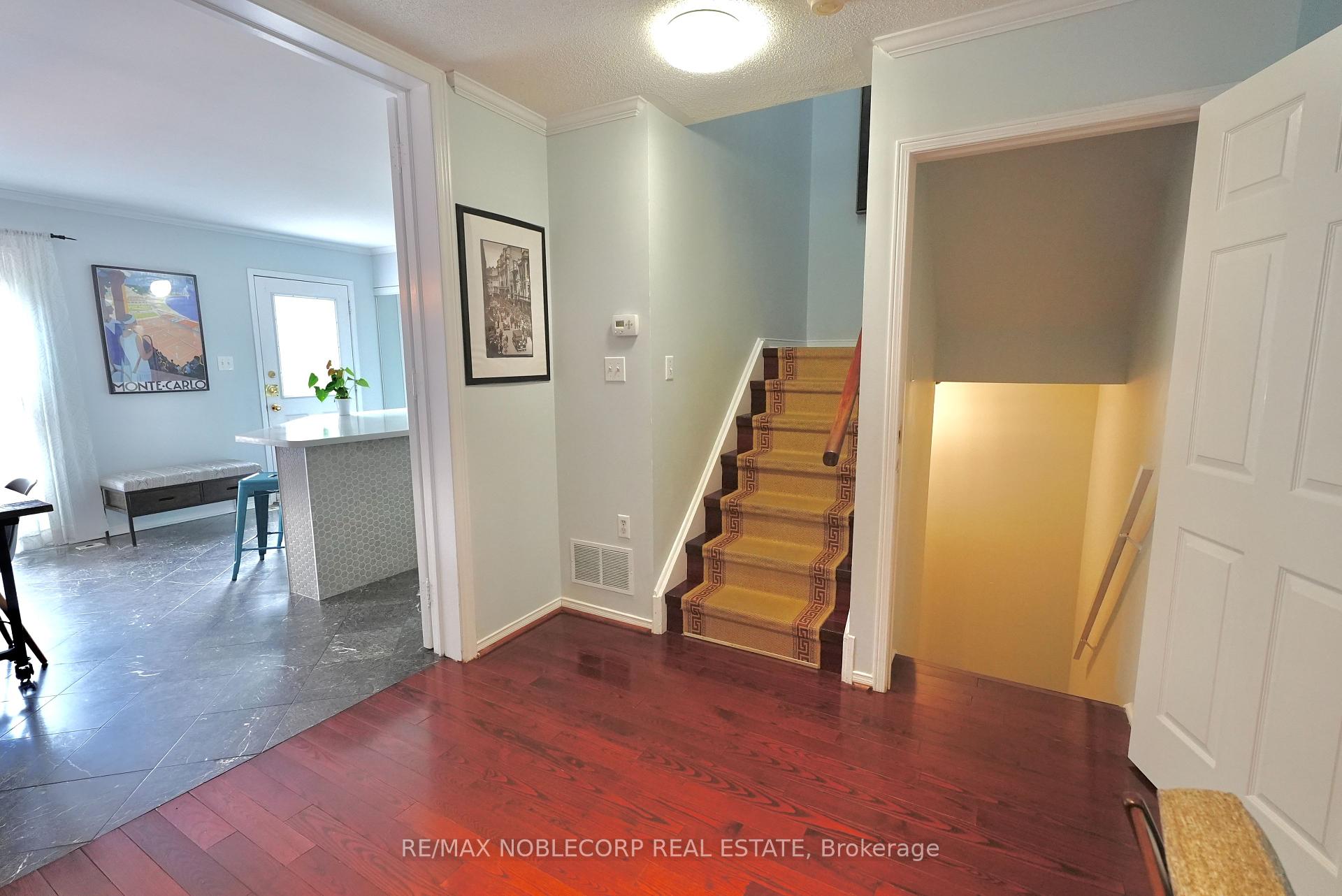 4 Bedrooms Condo at 17 Overlea, Toronto For sale