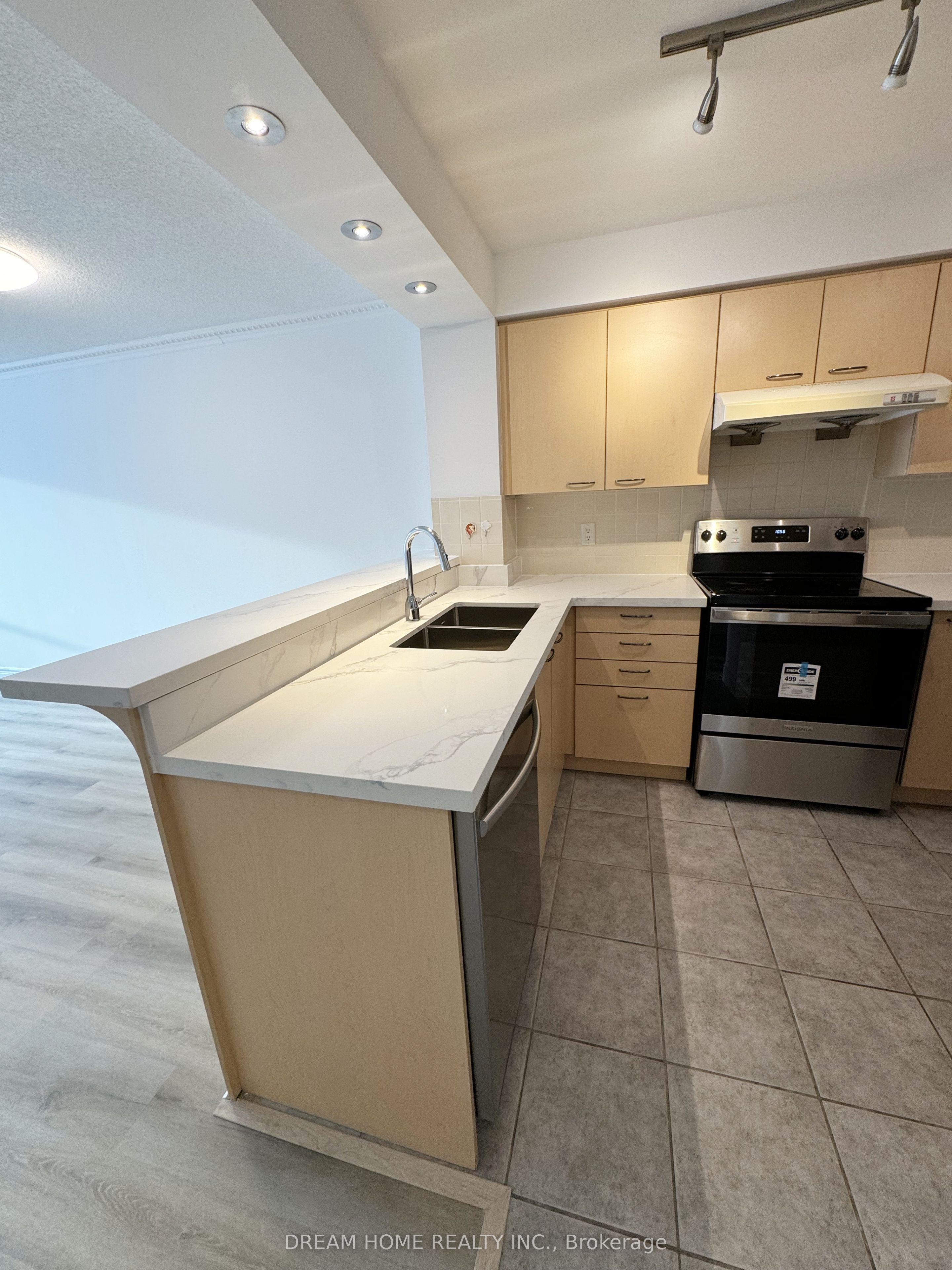 48 Suncrest Boulevard, #507