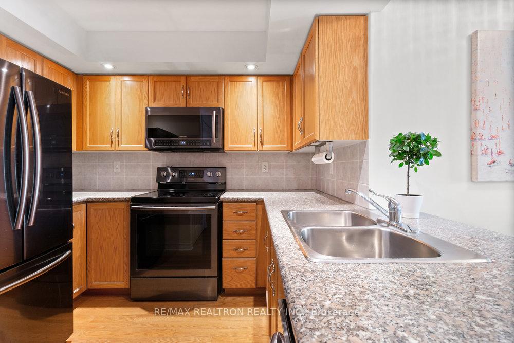 3 Bedrooms Condo at 250 Wellington, Toronto For sale