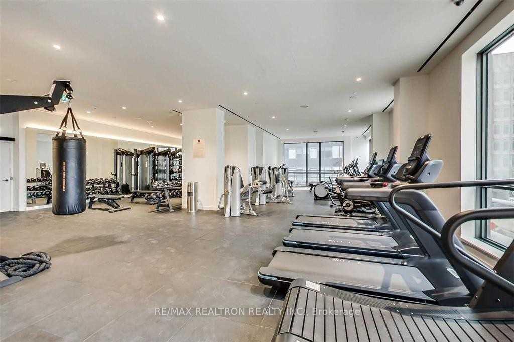 2 Bedrooms Condo at 39 Roehampton, Toronto For sale
