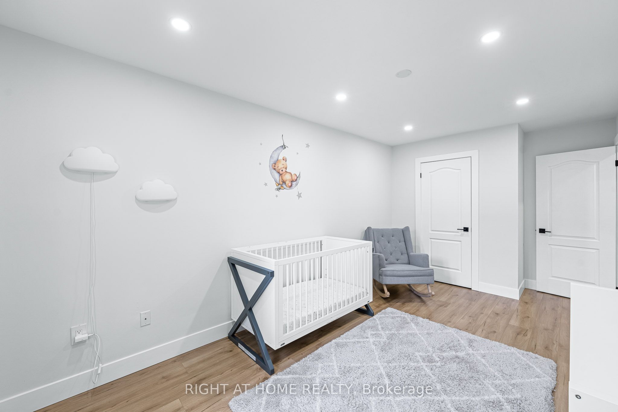 8777 Dufferin Street, #13