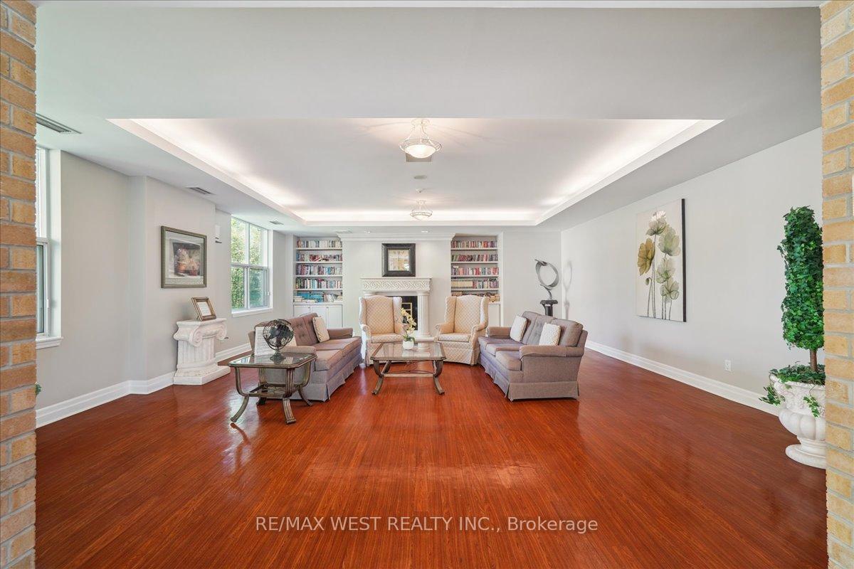 2 Bedrooms Condo at 2502 Rutherford, Vaughan For sale