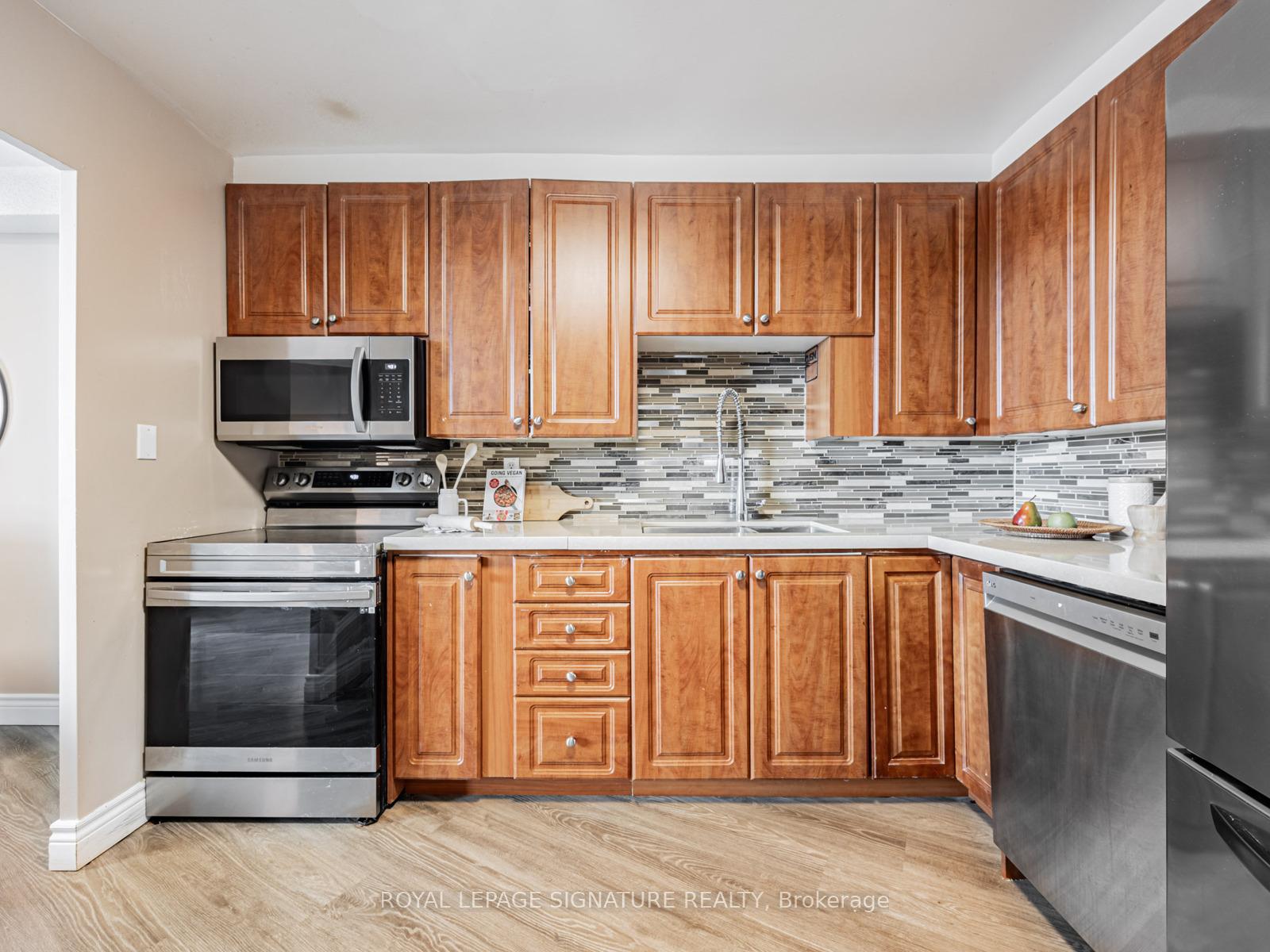 3 Bedrooms Condo at 5 Shady, Toronto For sale