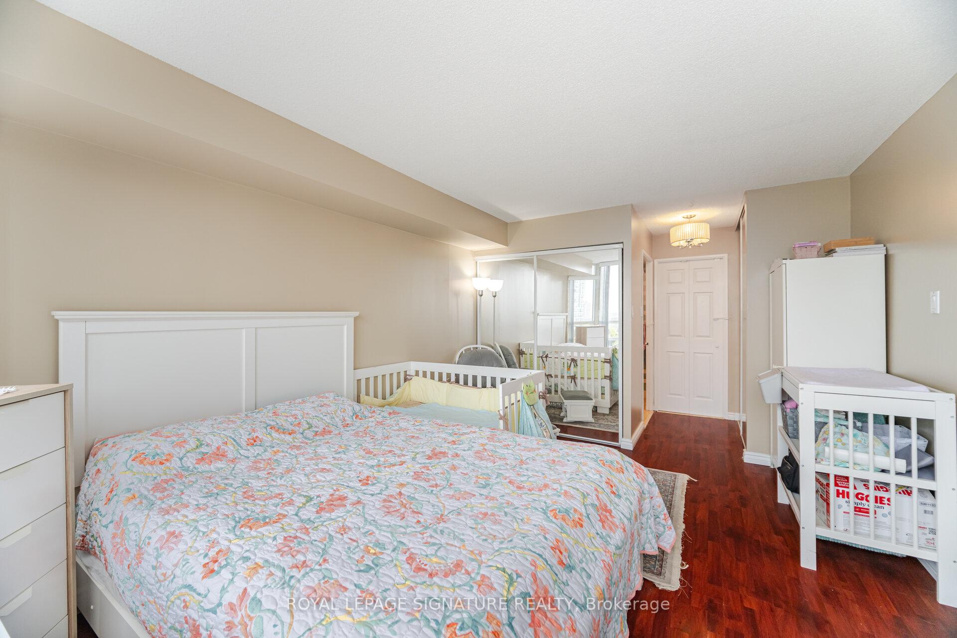 3 Bedrooms Condo at 50 Kingsbridge Garden, Mississauga For sale