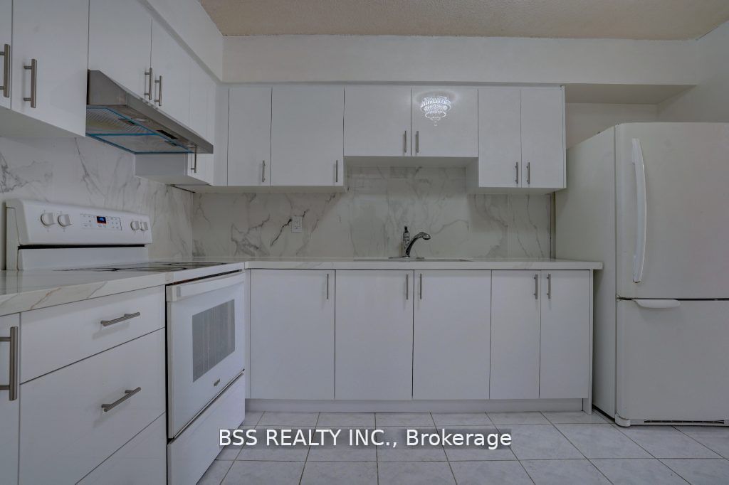3380 Eglinton Avenue E, #402