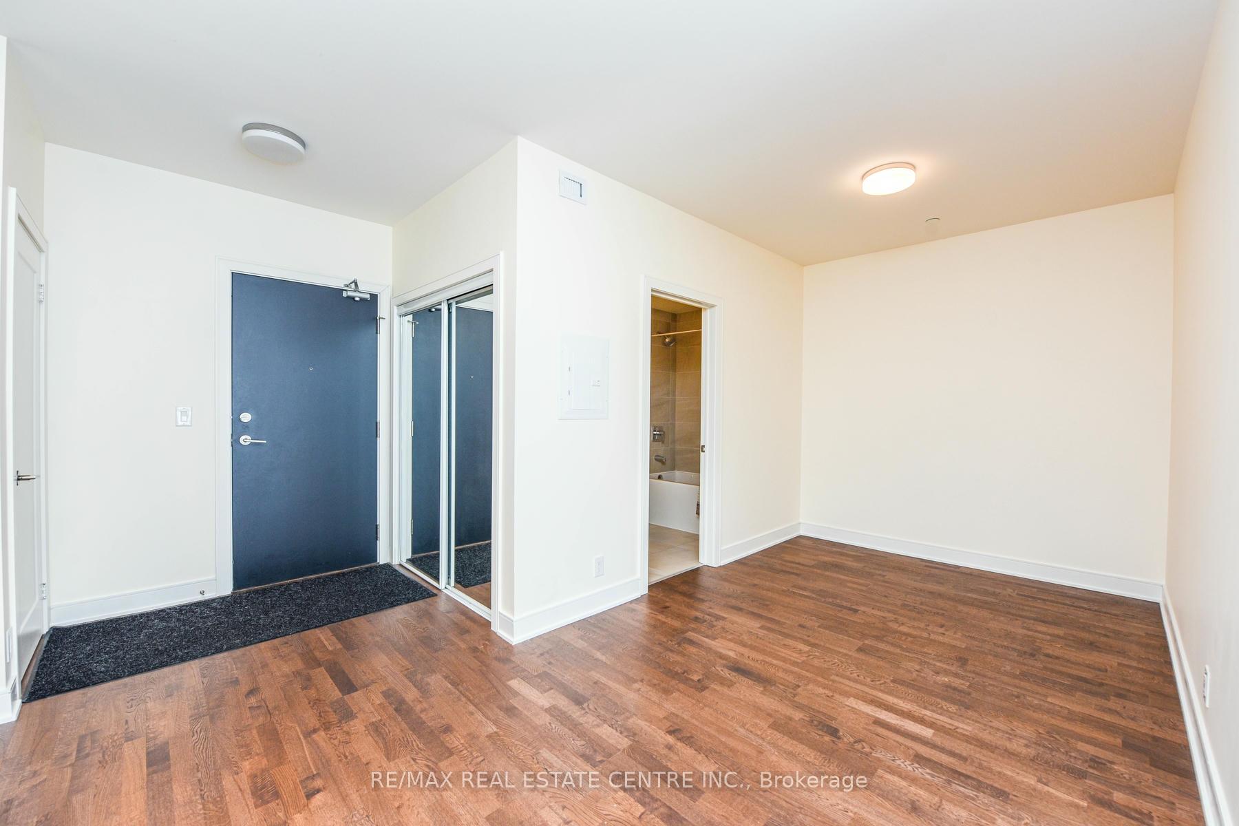2 Bedrooms Condo at 1575 Lakeshore,  Mississauga For sale