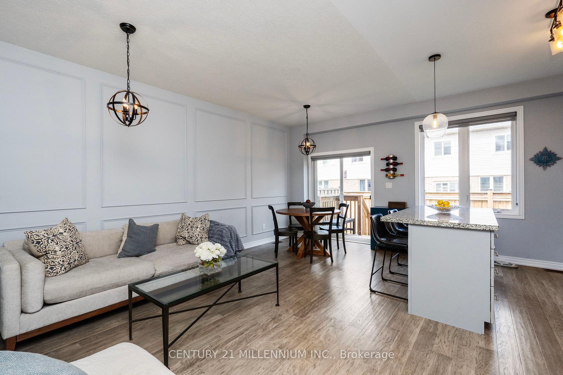 3 Bedrooms Condo at 19 Arietta, Hamilton For sale