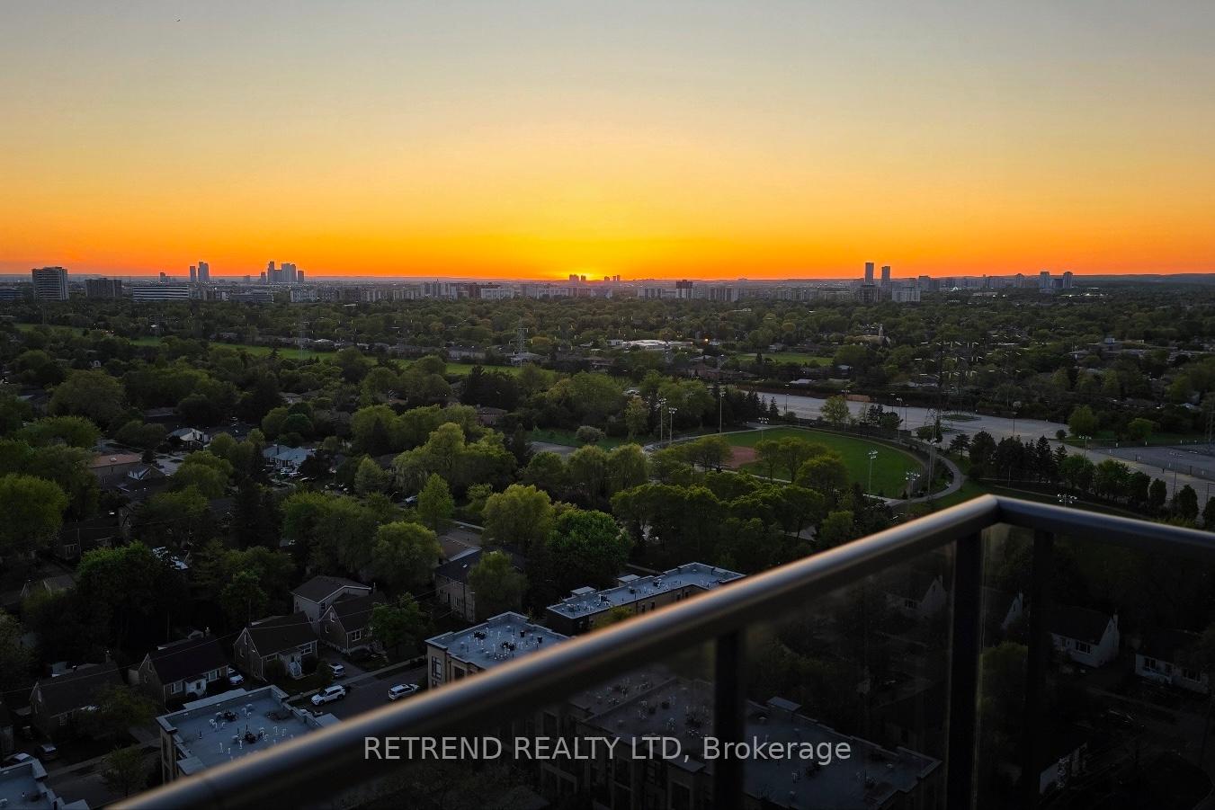 2 Bedrooms Condo at 15 Greenview, Toronto For sale
